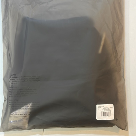 - Fear of god essentials jet black sweat shorts(black collection) - Picture 7 of 7